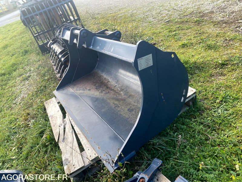 Coupleur hydraulique + 3 godets Neufs pour pelle 6T - Строительное оборудование: фото 1 Coupleur hydraulique + 3 godets Neufs pour pelle 6T - Строительное оборудование: фото 1