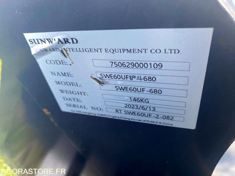 Coupleur hydraulique + 3 godets Neufs pour pelle 6T - Строительное оборудование: фото 5 Coupleur hydraulique + 3 godets Neufs pour pelle 6T - Строительное оборудование: фото 5