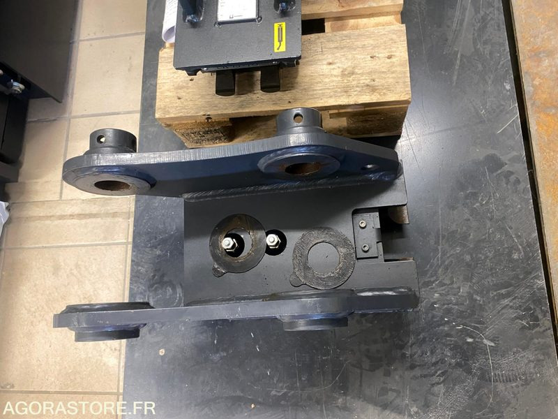 Coupleur hydraulique + 3 godets Neufs pour pelle 6T - Строительное оборудование: фото 4 Coupleur hydraulique + 3 godets Neufs pour pelle 6T - Строительное оборудование: фото 4