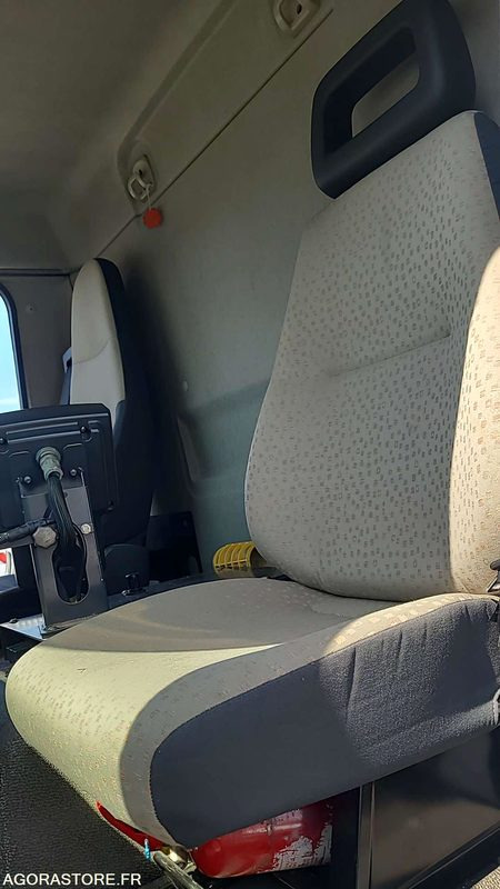Подметально-уборочная машина DJ 330 YP - RENAULT MIDLUM 220 - 2014 - 96138KM: фото 20 Подметально-уборочная машина DJ 330 YP - RENAULT MIDLUM 220 - 2014 - 96138KM: фото 20