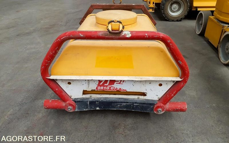 Réservoir d'eau divers pour SKID 940L pour pales - Другая техника: фото 3 Réservoir d'eau divers pour SKID 940L pour pales - Другая техника: фото 3