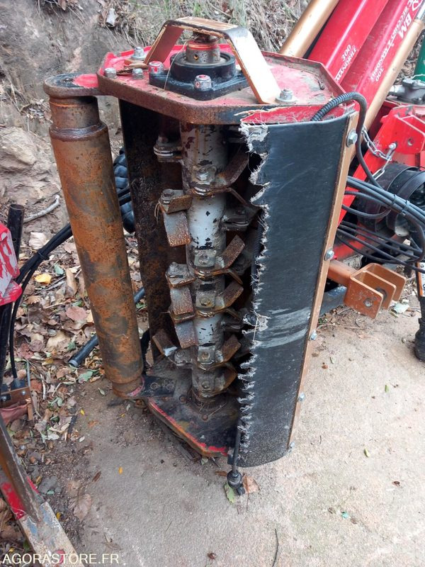 Epareuse Becchio et Mandrille Modèle : BM 300 - Манипуляторная косилка: фото 2 Epareuse Becchio et Mandrille Modèle : BM 300 - Манипуляторная косилка: фото 2