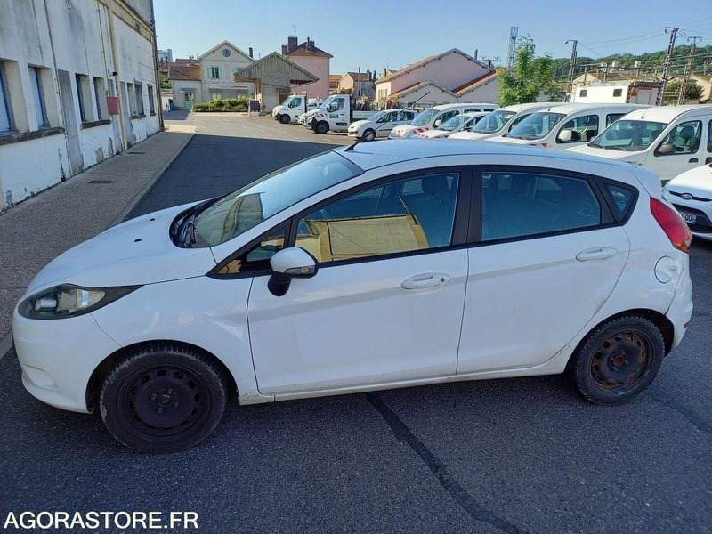 FORD FIESTA TDCI 70 FAP TREND 5 portes - Легковой автомобиль: фото 2 FORD FIESTA TDCI 70 FAP TREND 5 portes - Легковой автомобиль: фото 2