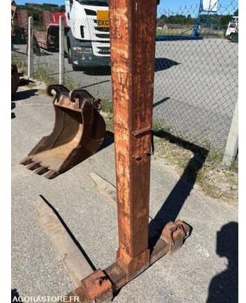 FOURCHE POUR GRUE - Вилы: фото 1 FOURCHE POUR GRUE - Вилы: фото 1