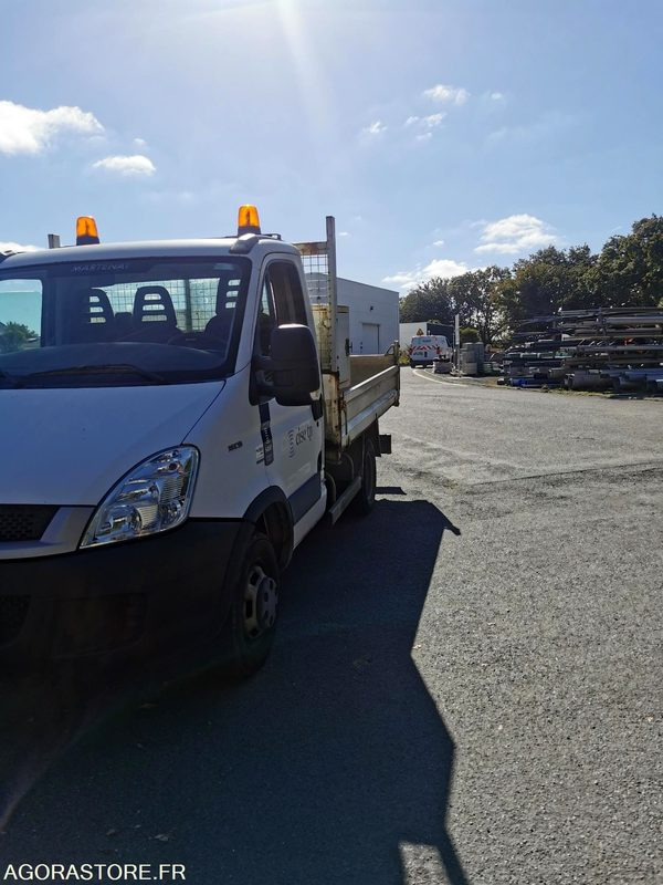 FOURGON BENNE - IVECO - DAILY 35C13 - 2011 / 264350 KM - BJ028EC - Малотоннажный самосвал: фото 3 FOURGON BENNE - IVECO - DAILY 35C13 - 2011 / 264350 KM - BJ028EC - Малотоннажный самосвал: фото 3