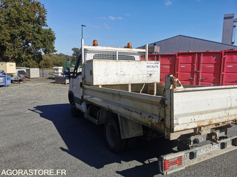 FOURGON BENNE - IVECO - DAILY 35C13 - 2011 / 264350 KM - BJ028EC - Малотоннажный самосвал: фото 4 FOURGON BENNE - IVECO - DAILY 35C13 - 2011 / 264350 KM - BJ028EC - Малотоннажный самосвал: фото 4