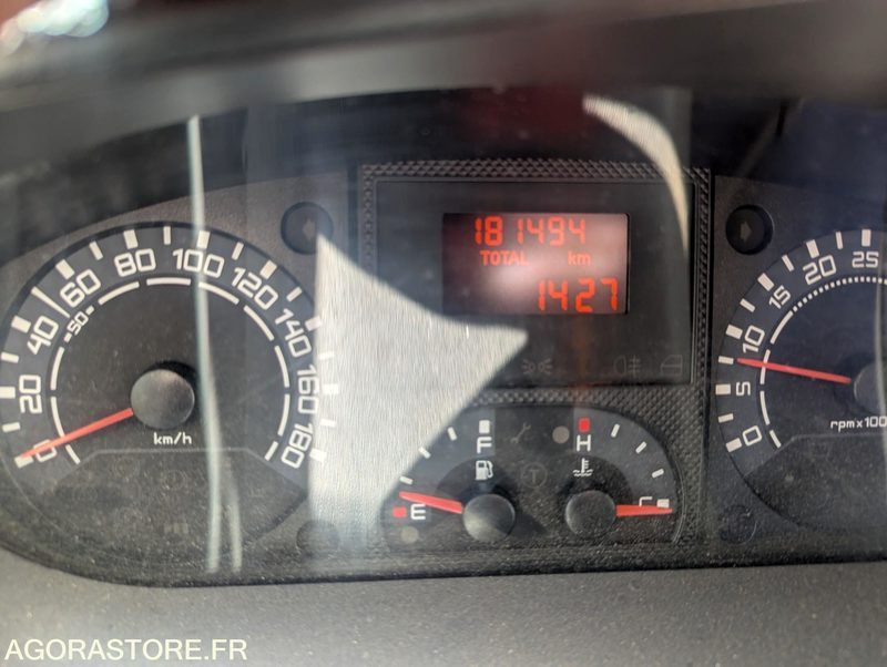 FOURGON IVECO 35C18 - 2008 - 182 000 KM - Цельнометаллический фургон: фото 4 FOURGON IVECO 35C18 - 2008 - 182 000 KM - Цельнометаллический фургон: фото 4