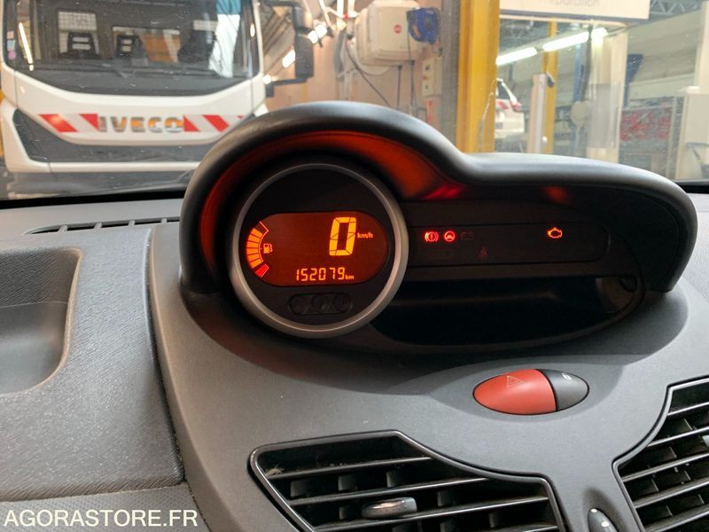 GDF RENAULT TWINGO CQ-331-HF - Легковой автомобиль: фото 3 GDF RENAULT TWINGO CQ-331-HF - Легковой автомобиль: фото 3