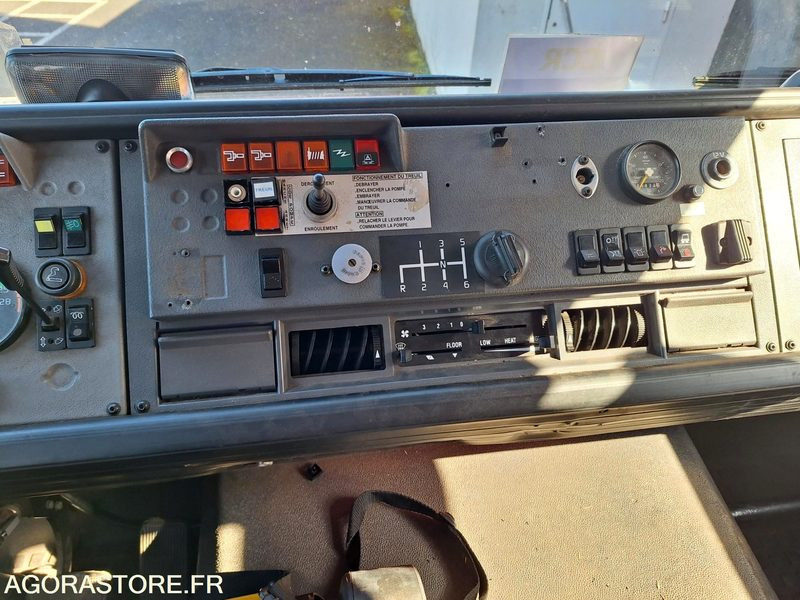 CAMION INCENDIE RVI / CAMIVA 4X4 DOUBLE CABINE - Грузовик: фото 5 CAMION INCENDIE RVI / CAMIVA 4X4 DOUBLE CABINE - Грузовик: фото 5