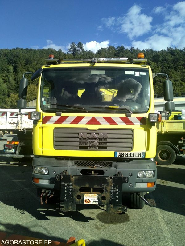 MAN 18.280 TGM 4X4 , saleuse STRATOS B40K, lame acier, aileron déneigement - Грузовик: фото 4 MAN 18.280 TGM 4X4 , saleuse STRATOS B40K, lame acier, aileron déneigement - Грузовик: фото 4
