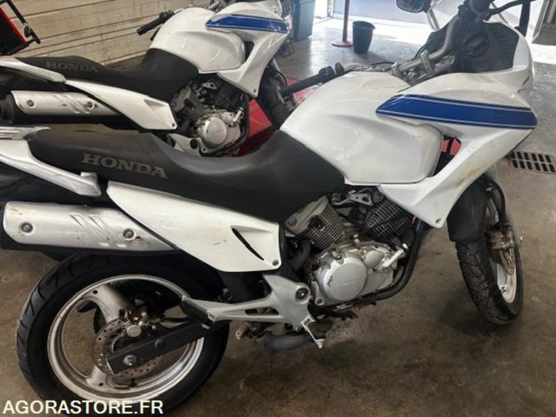 HONDA - VARADERO-125 CM3 - 2007 - 10926 KM - ROULANTE - Мотоцикл: фото 2 HONDA - VARADERO-125 CM3 - 2007 - 10926 KM - ROULANTE - Мотоцикл: фото 2