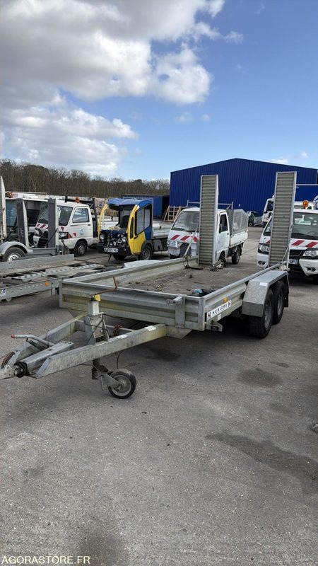 HUBIERE REMORQUE - Прицеп для спецтехники: фото 2 HUBIERE REMORQUE - Прицеп для спецтехники: фото 2