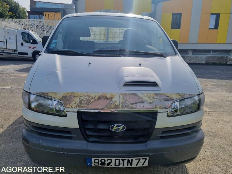 HYUNDAI H200 - Малотоннажный бортовой грузовик, Коммунальная/ Специальная техника: фото 2 HYUNDAI H200 - Малотоннажный бортовой грузовик, Коммунальная/ Специальная техника: фото 2