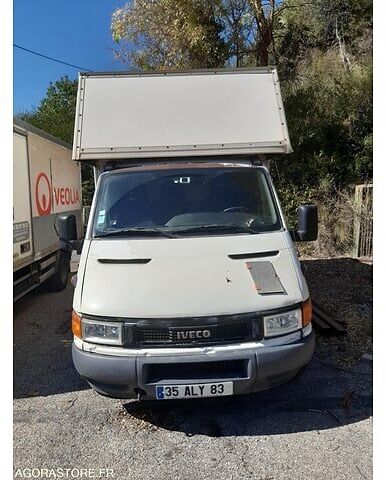 IVECO 35C10 - Грузовик с закрытым кузовом: фото 3 IVECO 35C10 - Грузовик с закрытым кузовом: фото 3
