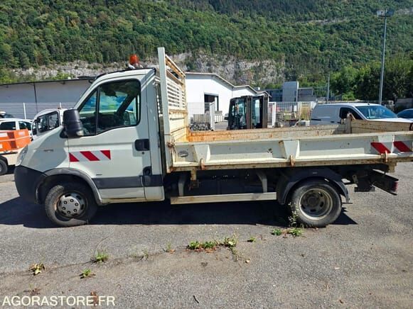 IVECO 35C12 - Малотоннажный бортовой грузовик: фото 1 IVECO 35C12 - Малотоннажный бортовой грузовик: фото 1