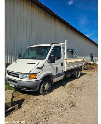 IVECO DAILY - Малотоннажный бортовой грузовик: фото 1 IVECO DAILY - Малотоннажный бортовой грузовик: фото 1