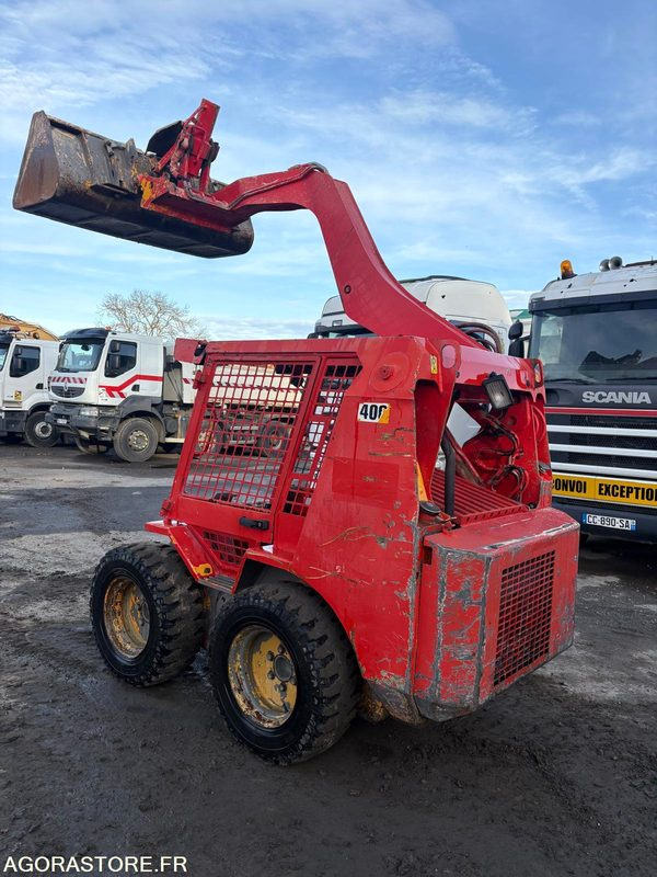 JCB 400 - Мини-погрузчик с бортовым поворотом: фото 2 JCB 400 - Мини-погрузчик с бортовым поворотом: фото 2