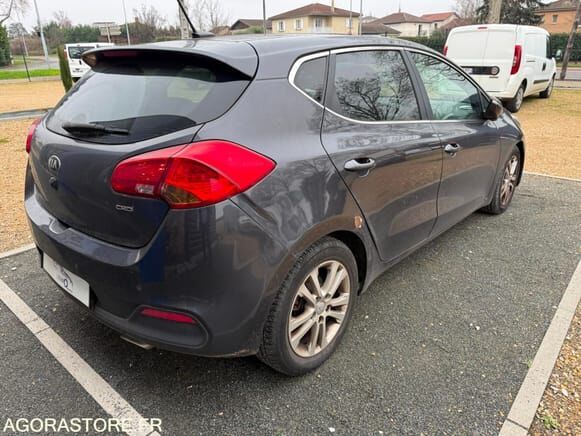 Хэтчбек KIA CEE-D: фото 21