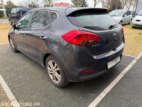 Хэтчбек KIA CEE-D: фото 19