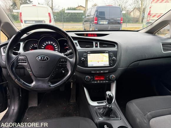 KIA CEE-D - Хэтчбек: фото 2 KIA CEE-D - Хэтчбек: фото 2