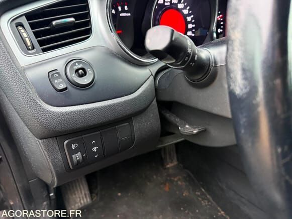 Хэтчбек KIA CEE-D: фото 8
