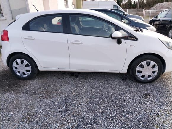 KIA RIO - Хэтчбек: фото 4 KIA RIO - Хэтчбек: фото 4