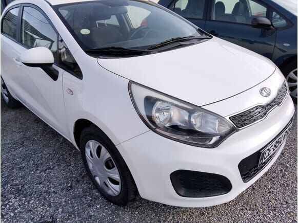 KIA RIO - Хэтчбек: фото 2 KIA RIO - Хэтчбек: фото 2