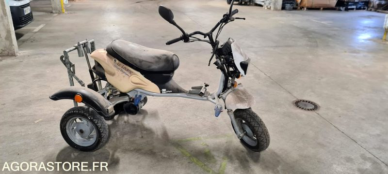 LOT DE 2 TRICYCLE ELECTRIQUE + ACCESSOIRES - NON ROULANT - Мотоцикл: фото 2 LOT DE 2 TRICYCLE ELECTRIQUE + ACCESSOIRES - NON ROULANT - Мотоцикл: фото 2