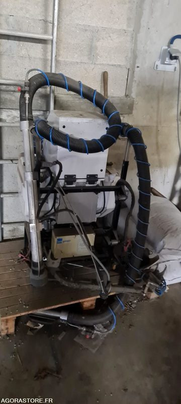 LOT DE 2 TRICYCLE ELECTRIQUE + ACCESSOIRES - NON ROULANT - Мотоцикл: фото 4 LOT DE 2 TRICYCLE ELECTRIQUE + ACCESSOIRES - NON ROULANT - Мотоцикл: фото 4