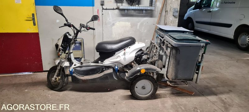 LOT DE 2 TRICYCLE ELECTRIQUE + ACCESSOIRES - NON ROULANT - Мотоцикл: фото 1 LOT DE 2 TRICYCLE ELECTRIQUE + ACCESSOIRES - NON ROULANT - Мотоцикл: фото 1