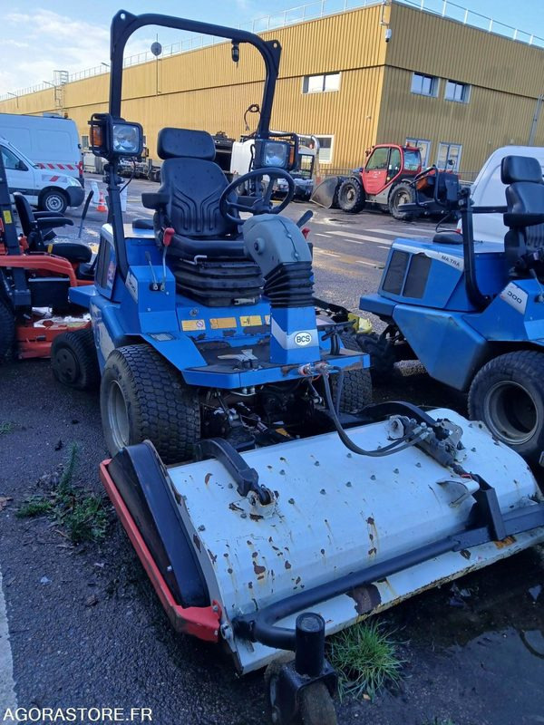 LOT DE 4 TONDEUSES PROFESSIONNELLES BCS MATRA 300 SANS CARTE GRISE - Газонокосилка: фото 3 LOT DE 4 TONDEUSES PROFESSIONNELLES BCS MATRA 300 SANS CARTE GRISE - Газонокосилка: фото 3