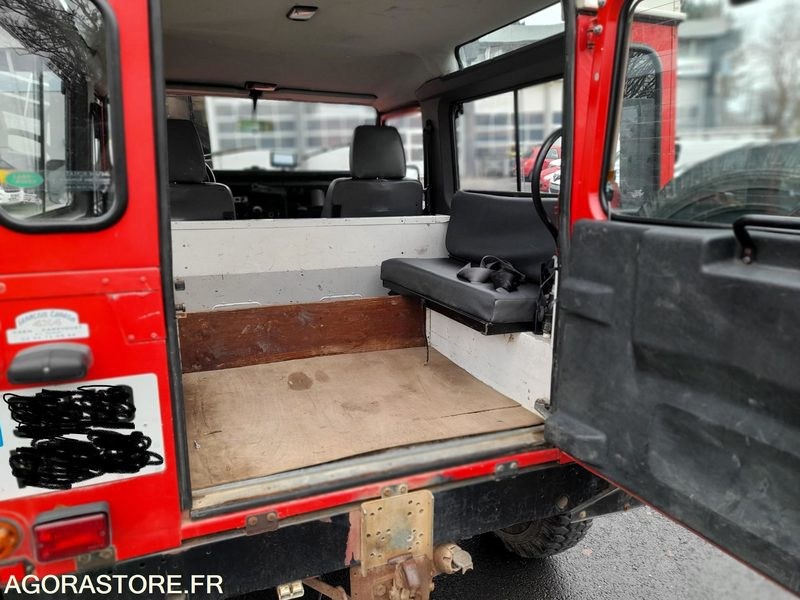 Land Rover Defender (MECA 566) - Внедорожник: фото 1 Land Rover Defender (MECA 566) - Внедорожник: фото 1