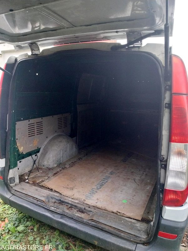 MERCEDES Vito Fourgon 111CDI 2006 295 000Km ROULANT - Цельнометаллический фургон: фото 4 MERCEDES Vito Fourgon 111CDI 2006 295 000Km ROULANT - Цельнометаллический фургон: фото 4