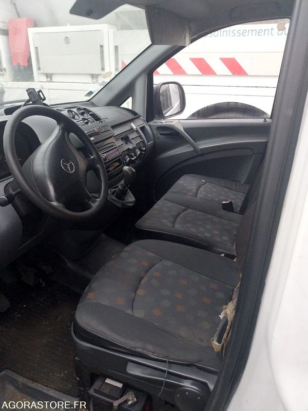 MERCEDES Vito Fourgon 111CDI 2006 295 000Km ROULANT - Цельнометаллический фургон: фото 5 MERCEDES Vito Fourgon 111CDI 2006 295 000Km ROULANT - Цельнометаллический фургон: фото 5