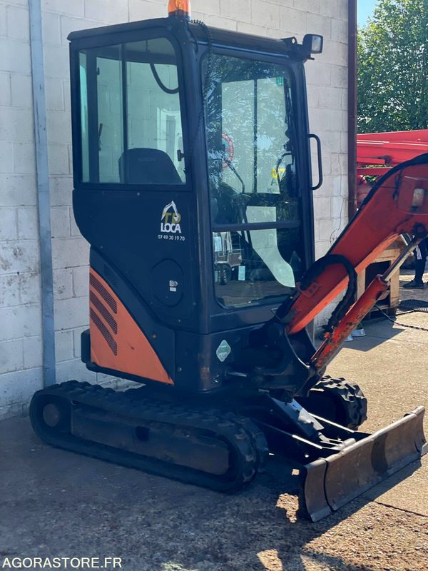 MINI-PELLE SUR CHENILLE CAOUTCHOUC HITACHI ZX17U-2 15CV 1.9T AVEC 3 GODETS - Экскаватор: фото 4 MINI-PELLE SUR CHENILLE CAOUTCHOUC HITACHI ZX17U-2 15CV 1.9T AVEC 3 GODETS - Экскаватор: фото 4