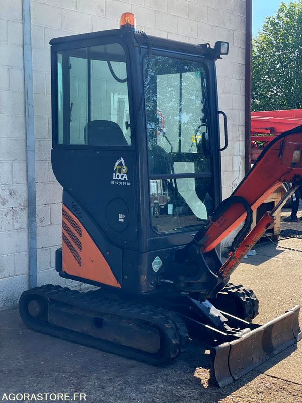MINI-PELLE SUR CHENILLE CAOUTCHOUC HITACHI ZX17U-2 15CV 1.9T AVEC 3 GODETS - Экскаватор: фото 5 MINI-PELLE SUR CHENILLE CAOUTCHOUC HITACHI ZX17U-2 15CV 1.9T AVEC 3 GODETS - Экскаватор: фото 5