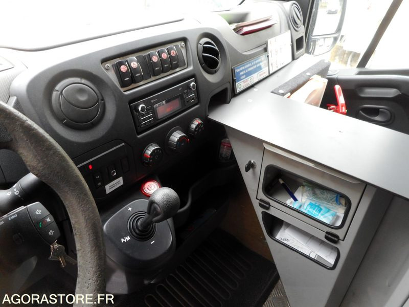 MINIBUS NAVETTE RENAULT - 2013 - 185 270 km - Микроавтобус, Пассажирский фургон: фото 2 MINIBUS NAVETTE RENAULT - 2013 - 185 270 km - Микроавтобус, Пассажирский фургон: фото 2
