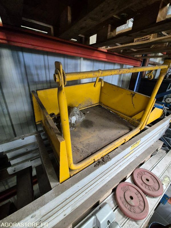 MONTE MATERIEUX ELECTRIQUE 8 METRES - Инструмент/ Оборудование: фото 1 MONTE MATERIEUX ELECTRIQUE 8 METRES - Инструмент/ Оборудование: фото 1
