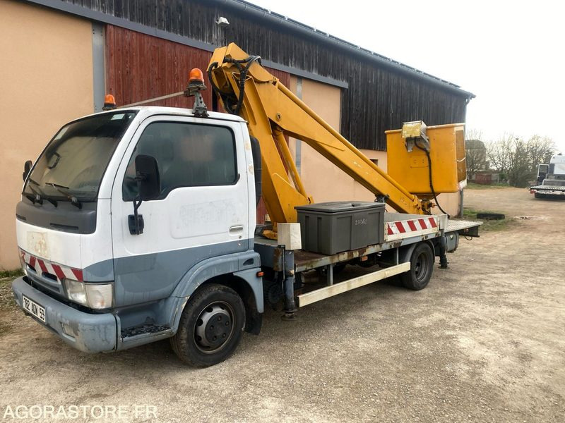 Nacelle Multitel 160 ALU DS monté sur Nissan Cabstar - Грузовик с подъемником: фото 1 Nacelle Multitel 160 ALU DS monté sur Nissan Cabstar - Грузовик с подъемником: фото 1