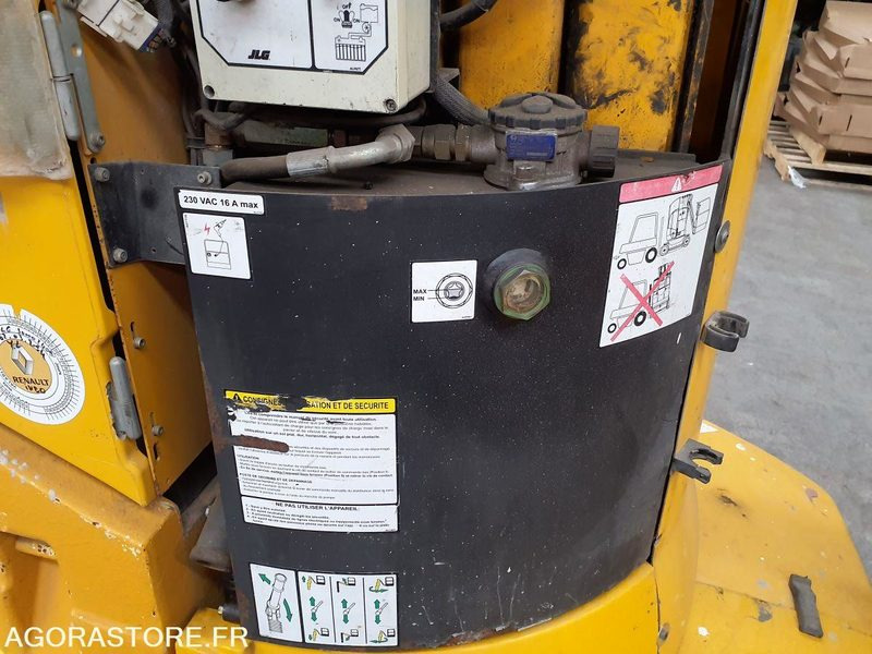 Nacelles à mât vertical GROVE TOUCAN 861 - Подъёмник: фото 4 Nacelles à mât vertical GROVE TOUCAN 861 - Подъёмник: фото 4