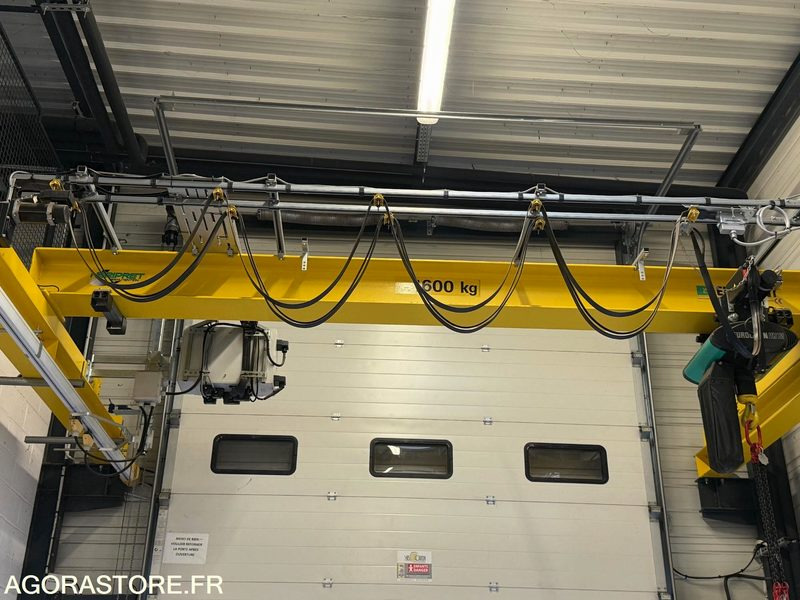 PONT ROULANT (Capacité 1600kgs) - Инструмент/ Оборудование: фото 1 PONT ROULANT (Capacité 1600kgs) - Инструмент/ Оборудование: фото 1