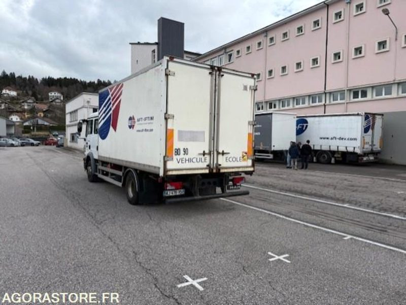 PORTEUR ROUTIER - MAN TGM 250 - Ex Véhicule Ecole - Parc 3804 - Грузовик с закрытым кузовом: фото 3 PORTEUR ROUTIER - MAN TGM 250 - Ex Véhicule Ecole - Parc 3804 - Грузовик с закрытым кузовом: фото 3