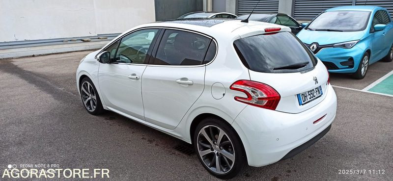 Peugeot 208 1.6 hdi 90 féline bvm5 - Легковой автомобиль: фото 3 Peugeot 208 1.6 hdi 90 féline bvm5 - Легковой автомобиль: фото 3
