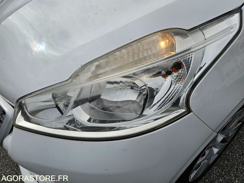 Легковой автомобиль Peugeot 208 - 2014 - 134673km - DH425TX: фото 19