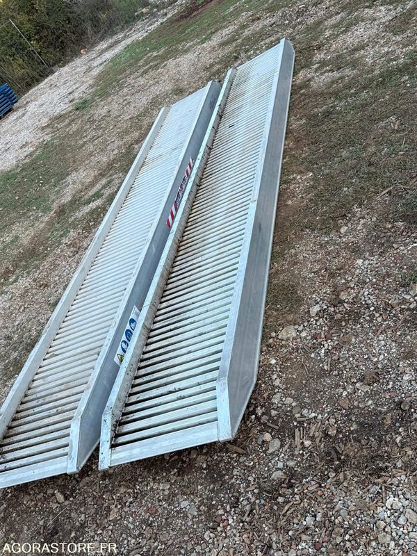 RAMPES DE CHARGEMENT 8,5 T - Погрузочно-разгрузочная техника: фото 2 RAMPES DE CHARGEMENT 8,5 T - Погрузочно-разгрузочная техника: фото 2