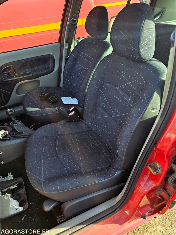 RENAULT CLIO - 2003 - 1674RT41 - Легковой автомобиль: фото 5 RENAULT CLIO - 2003 - 1674RT41 - Легковой автомобиль: фото 5