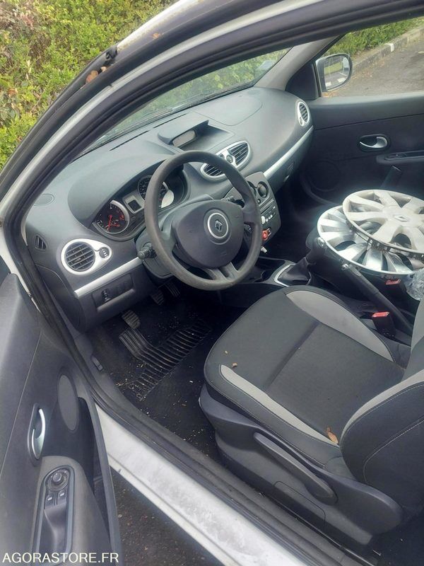 RENAULT CLIO 3 - Легковой автомобиль: фото 4 RENAULT CLIO 3 - Легковой автомобиль: фото 4