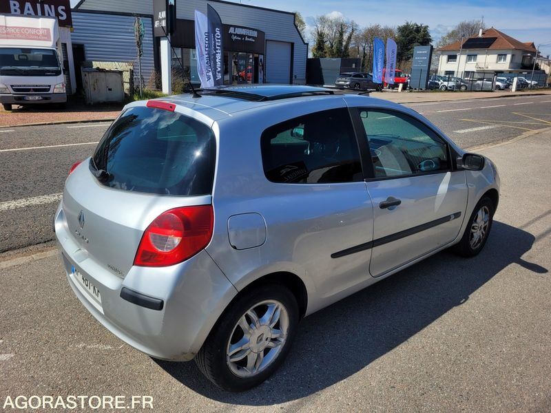 RENAULT CLIO 3 TOIT OUVRANT - Легковой автомобиль: фото 4 RENAULT CLIO 3 TOIT OUVRANT - Легковой автомобиль: фото 4