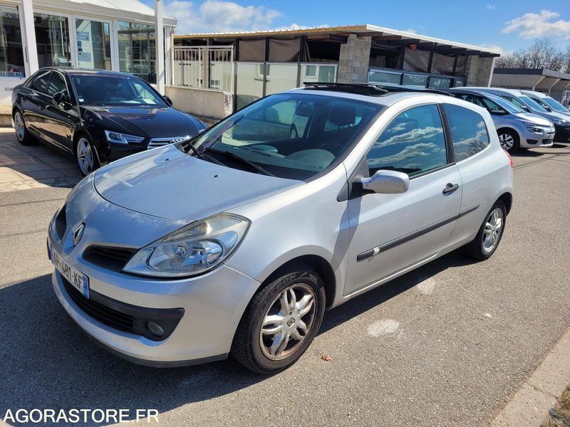 RENAULT CLIO 3 TOIT OUVRANT - Легковой автомобиль: фото 1 RENAULT CLIO 3 TOIT OUVRANT - Легковой автомобиль: фото 1