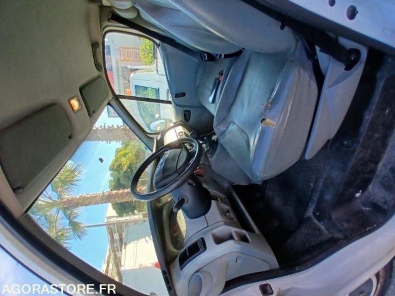 RENAULT TRAFIC N 469 - Легковой фургон: фото 4 RENAULT TRAFIC N 469 - Легковой фургон: фото 4